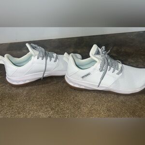 Women’s PFG Columbia shoes never worn